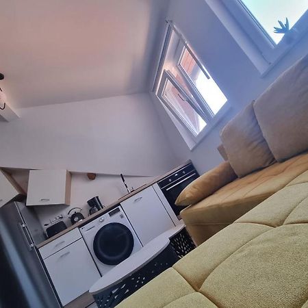 Steep-Climb Attic Studio W Floor Heating, Two Beds & 55" Tv Apartamento Zagreb Exterior foto