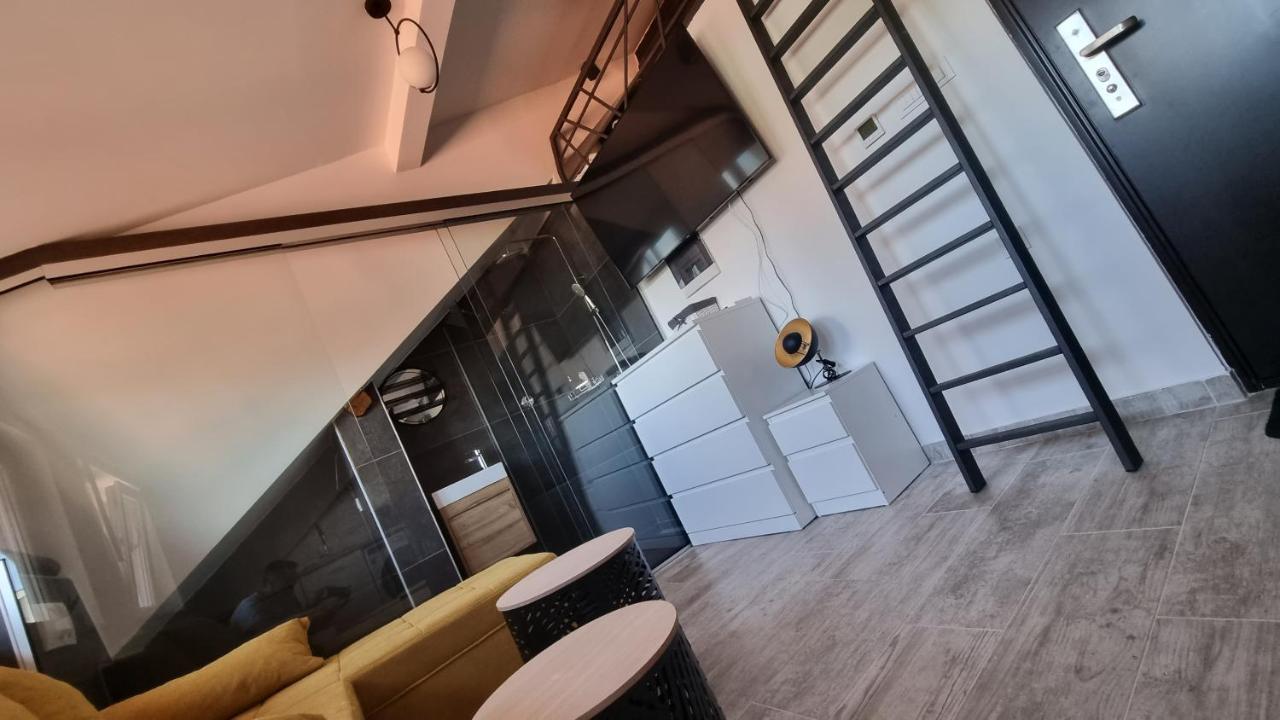 Steep-Climb Attic Studio W Floor Heating, Two Beds & 55" Tv Apartamento Zagreb Exterior foto