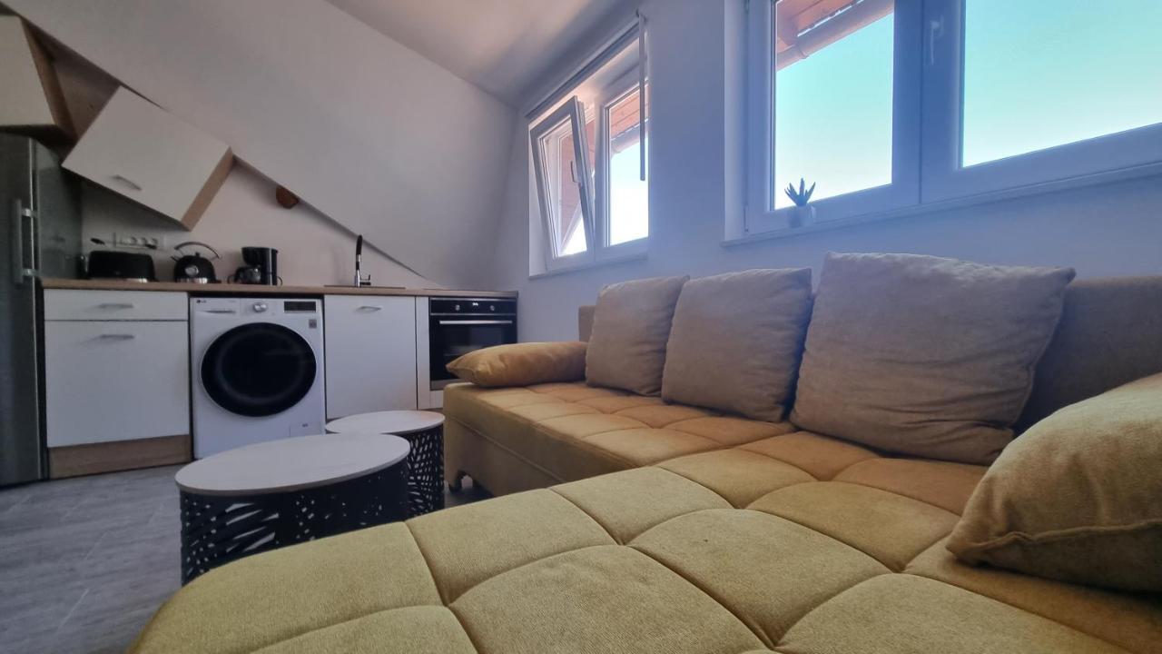 Steep-Climb Attic Studio W Floor Heating, Two Beds & 55" Tv Apartamento Zagreb Exterior foto