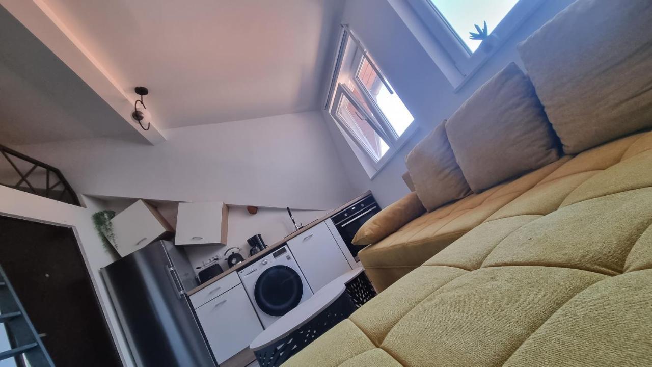 Steep-Climb Attic Studio W Floor Heating, Two Beds & 55" Tv Apartamento Zagreb Exterior foto